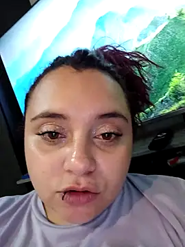 CURVY-HORNY webcam
