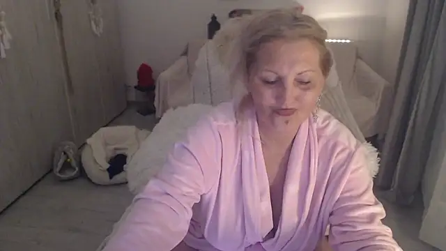 Divineblond webcam