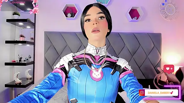 Amira_Ember live sex cam