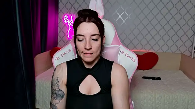 Curious_Lily webcam