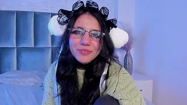 HollyPeach webcam