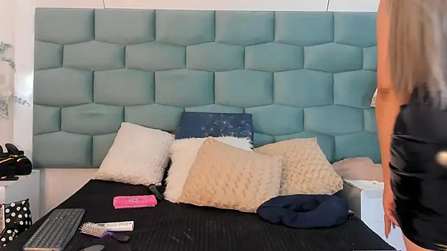 MiaMancini webcam