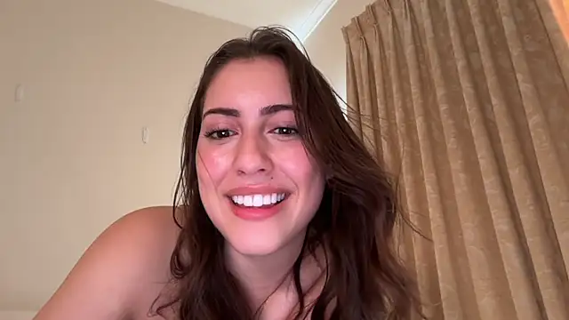 sieeena Live Webcam on Stripchat
