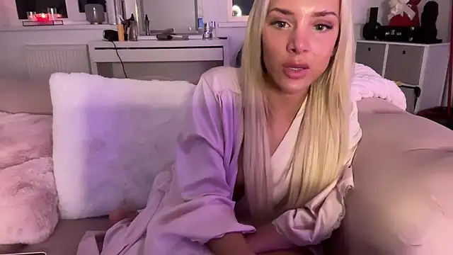 Naughtyblondex Live Webcam on Stripchat