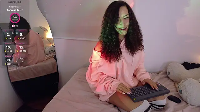 lia_tinez - Lia_Tinez's free webcam - UK Sex Cams