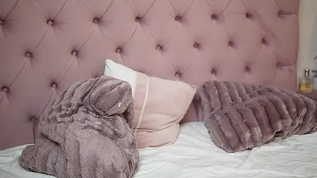 antoniacapri - AntoniaCapri's free webcam - UK Sex Cams