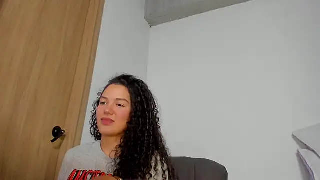 miarouseex - MiaRouseex's free webcam - UK Sex Cams