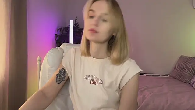 _vikky_moon_ (F young) - Sexy doggy