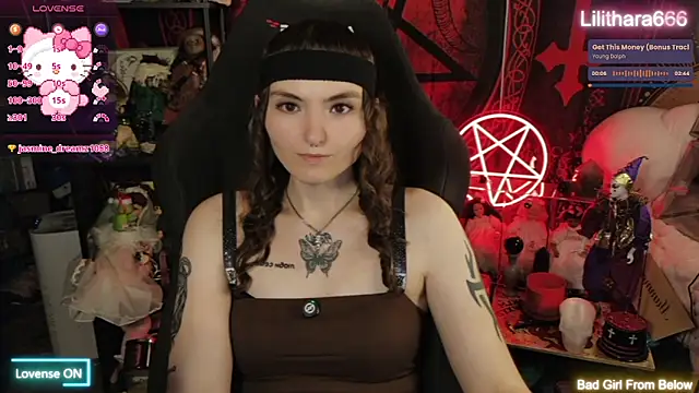 モデル: Lilithara666