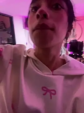 Alahia_pink_ webcam
