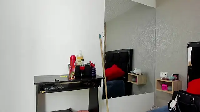 LesliePetit webcam