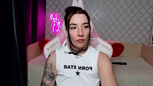 Curious_Lily webcam