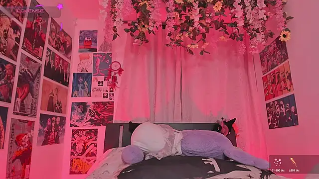 MissCurvyTop webcam