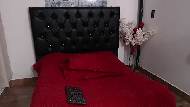 kitty_f00x - Kitty_f00x's free webcam - UK Sex Cams