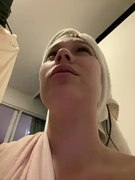 Nikii__ live sex cam