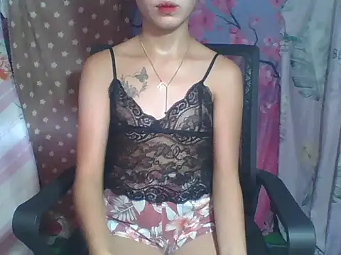 SweetPussie18x webcam
