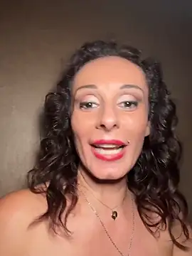 therealbeverlyci... Live Webcam on Stripchat