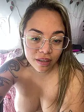Lindalatina2001 live sex cam