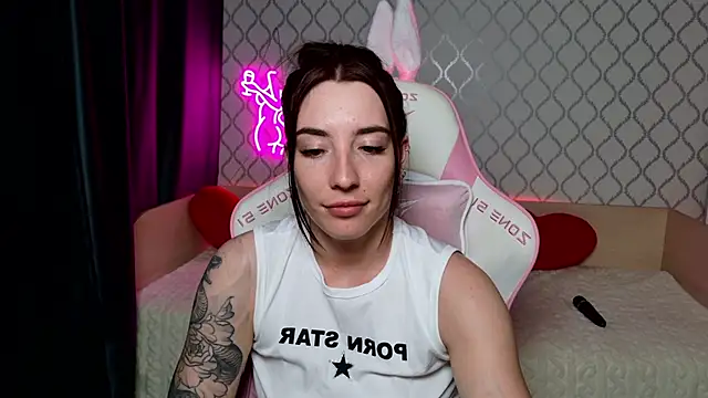 Curious_Lily webcam