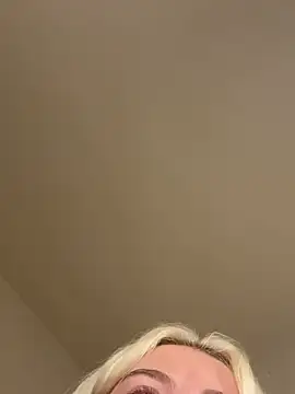 blondebunny999_999 (F young) - Suck dildo