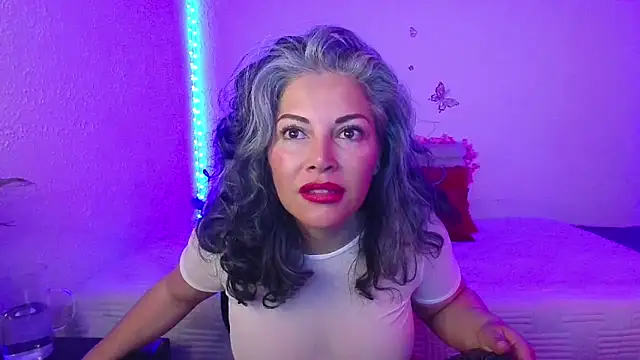 Victoria_Lover webcam