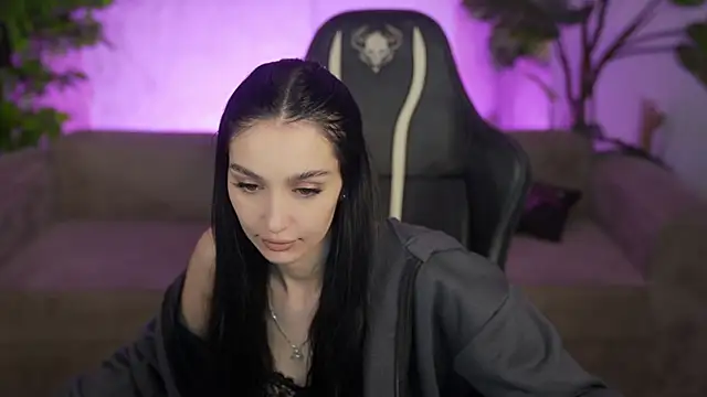 mila_rose054 (F young) - show tits