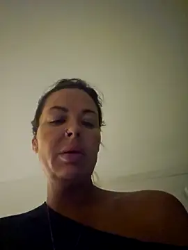 rebeccaxo_ (F milf) - Distract me and make me cum
