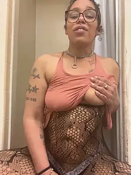 Desirae_Luciano