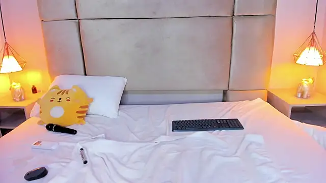 isabel_sofiaa - Isabel_sofiaa's free webcam - UK Sex Cams