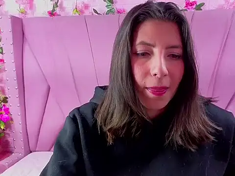 Watch EmberCooper_ live on EroticFlix - High definition streams
