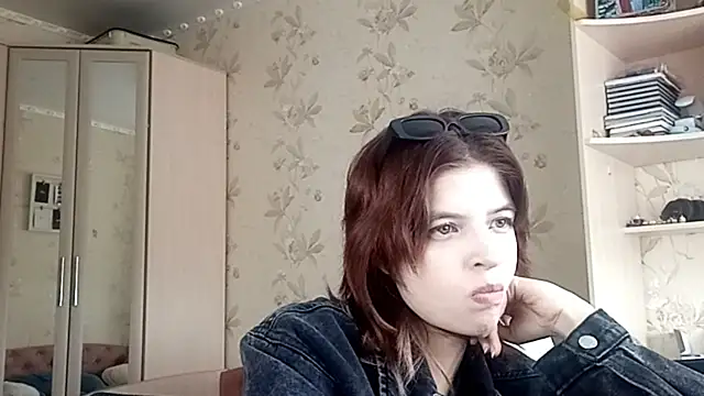 LowkeyIndigo webcam
