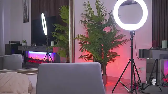 Abbela_White webcam