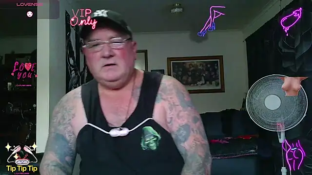 kinkyblueyes69 (M mature) - NAKED