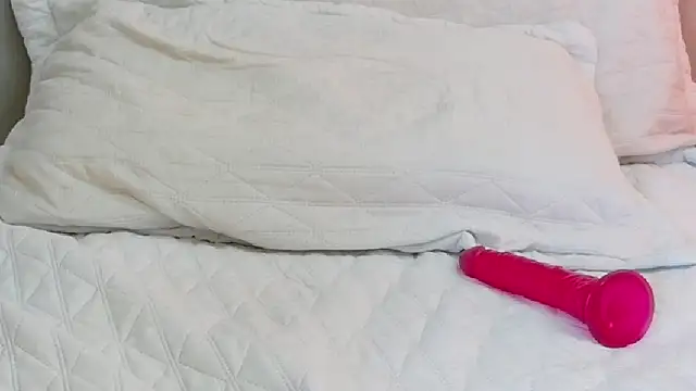 kinkylittlegirll - Kinkylittlegirll's free webcam - UK Sex Cams