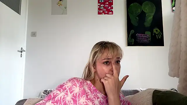 sourmidday - SourMidday's free webcam