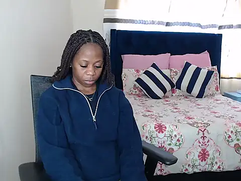 QUEENMANDYY webcam