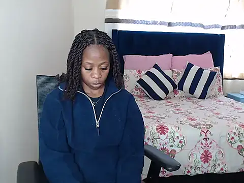 QUEENMANDYY webcam