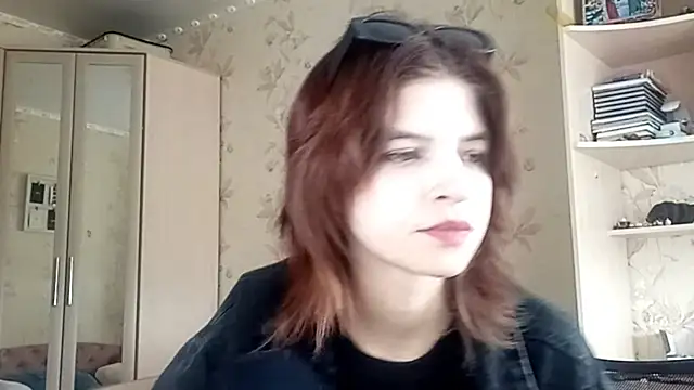 lowkeyindigo - LowkeyIndigo's free webcam - UK Sex Cams