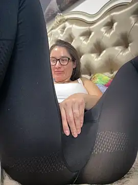 HotXMom_ webcam