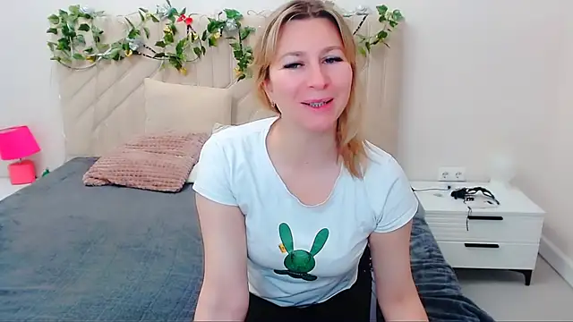 Incredible_Ariela webcam