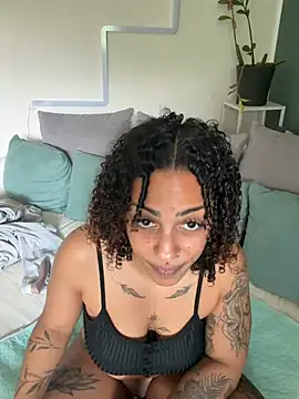 SweetPetiteNoir webcam