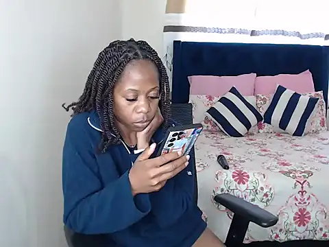 QUEENMANDYY webcam