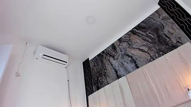 sarita_rouzze webcam