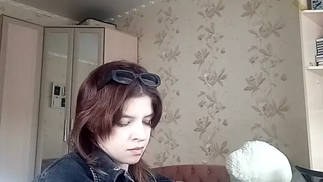 LowkeyIndigo webcam