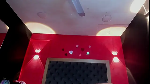 YayaHilton live sex cam