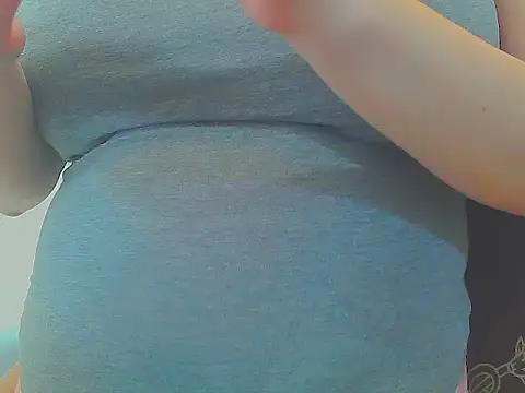 Modella: keepmepregnantT