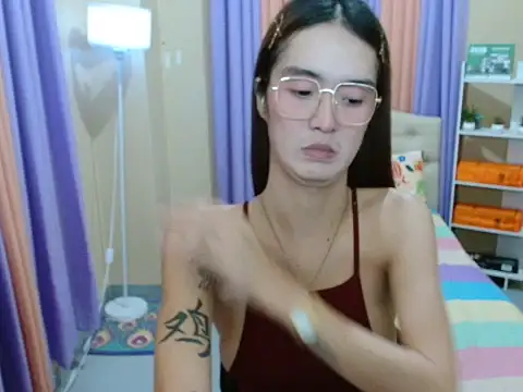 XxTsUncutAskaxX webcam