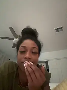 mismialove's live cam