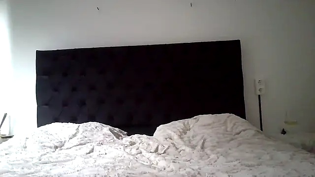 avajade Live Webcam on Stripchat