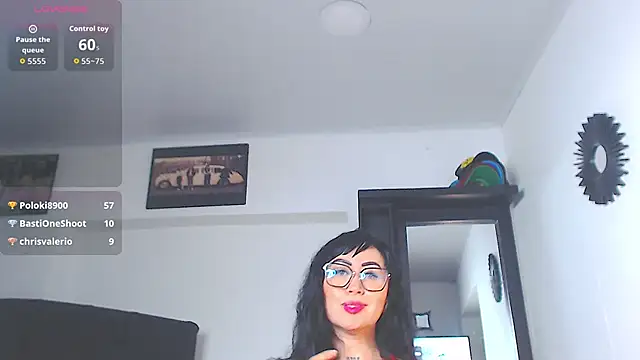 Watch Vicky_hotmilf live on EroticFlix - High definition streams